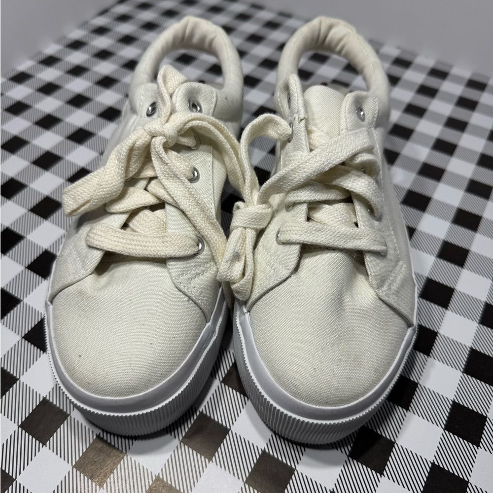 City Sneaks White Platform Sneakers Size 7 | Y2K Casual Canvas Shoes - Picture 3 of 5